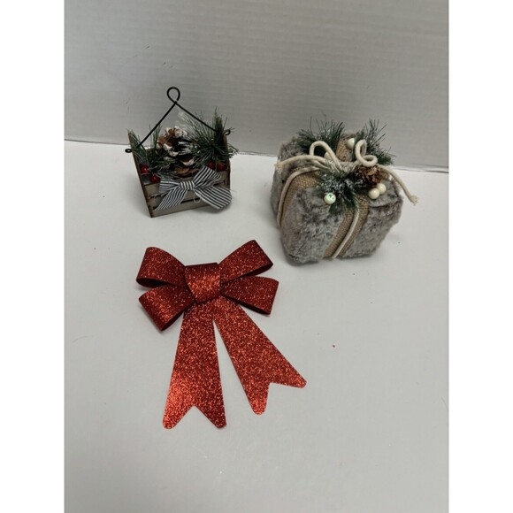 3 Piece Christmas Decor Lot - Picture 1 of 7